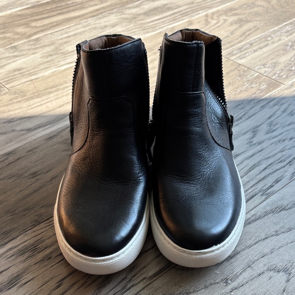 Gentle Souls  Black Leather ankle boots  size 8M